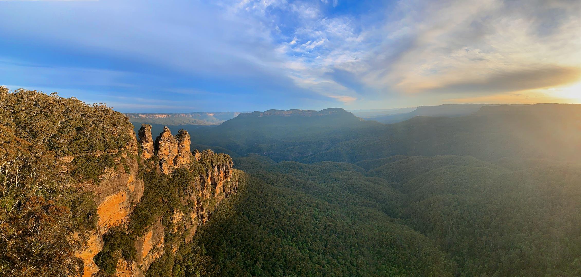Three Sisters and Mount Solitary rock formation in Katoomba, Blue Mountains, NSW, Australia